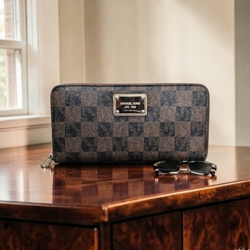 Michael Kors Jet Set Travel Checkered Large Continental Zip Wallet COA Blk Brown